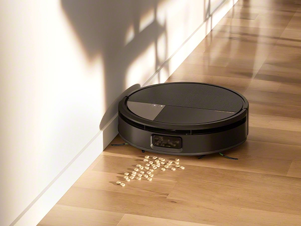 Roomba_Max_705_Combo_AutoWash_Black_Photo_InSitu_Amazon_Hotspot_DualEdgeBrushes_Mobile600X450