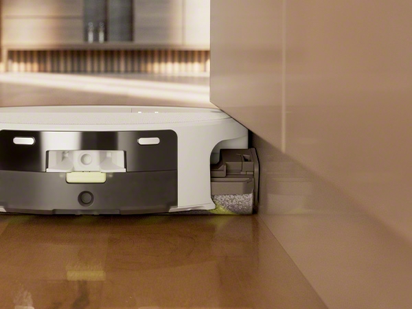 Roomba_Max_705_Combo_AutoWash_White_Photo_InSitu_Amazon_Hotspot_ExtendedMopPad_Mobile600X450