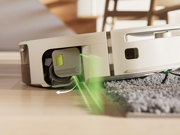 Roomba_Max_705_Combo_AutoWash_White_Photo_InSitu_Amazon_Hotspot_ProtectiveCover_Mobile_600x450